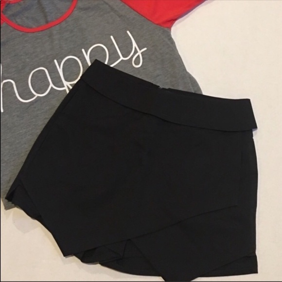 (✨ 3 for $15) Black Assymetric Skort with Back Zip - Picture 3 of 5